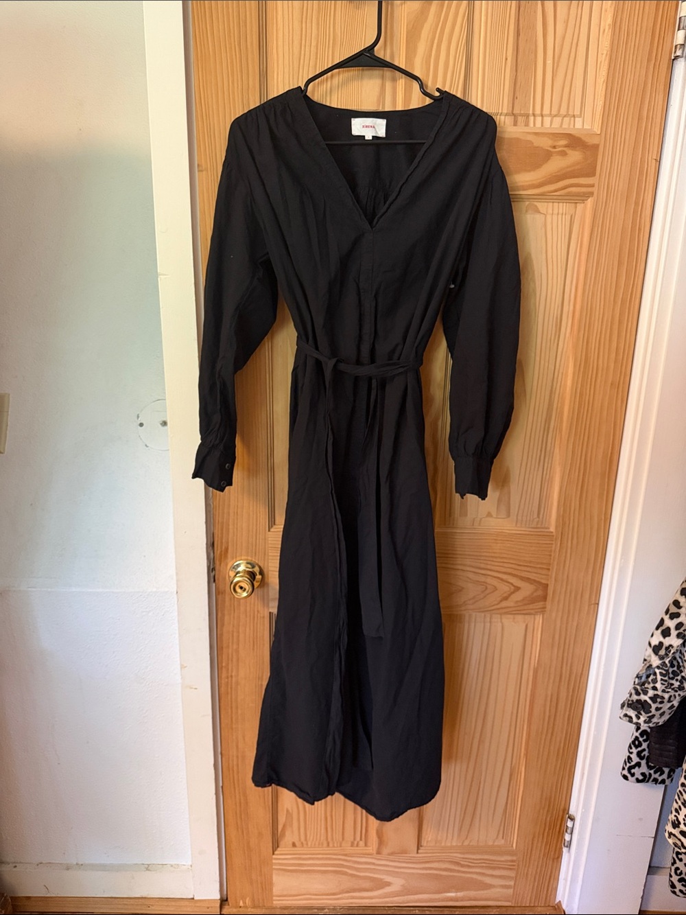 XiRENA Black Long Sleeve Midi Tie-Waist Dress